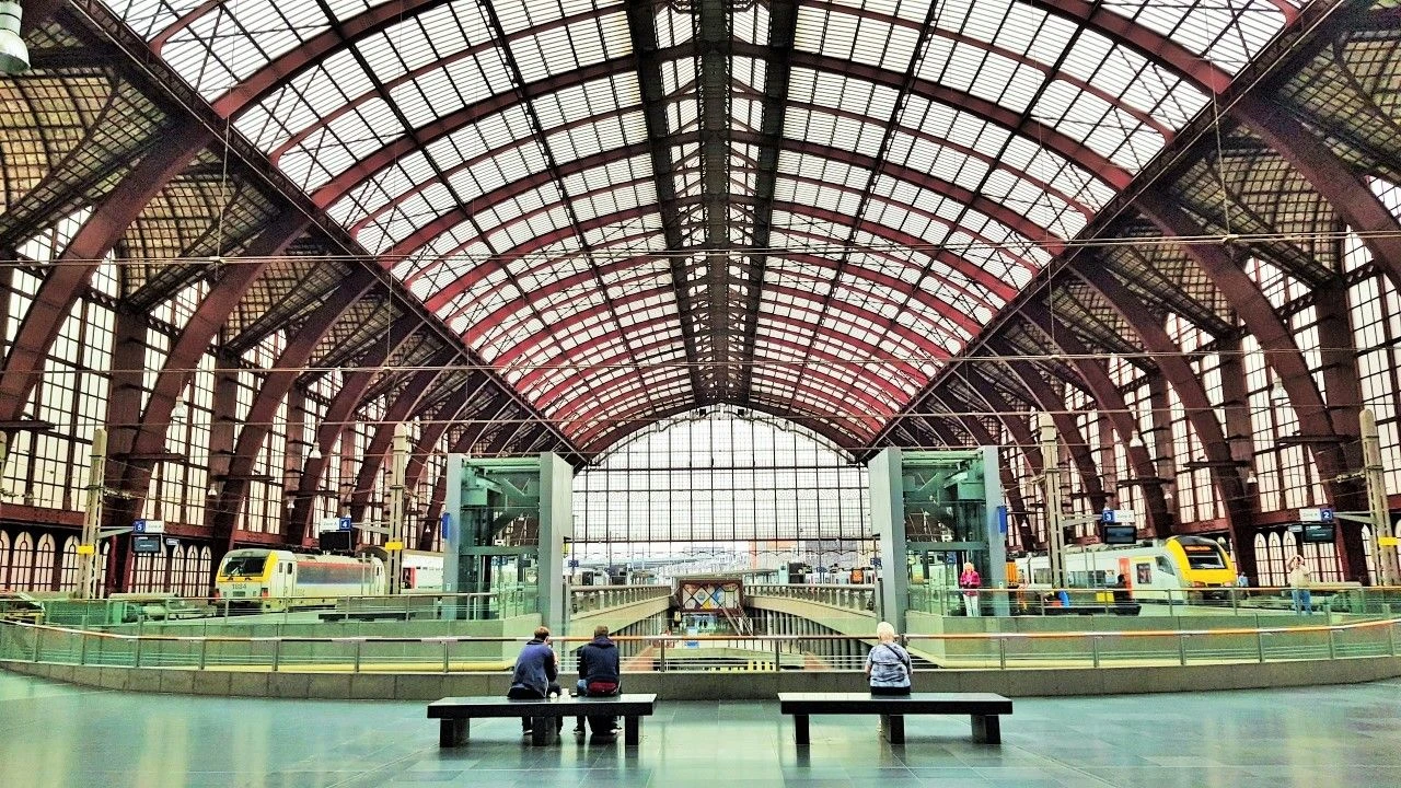 The upper level at Antwerp Central where the trains to Liege and Gent usually depart from