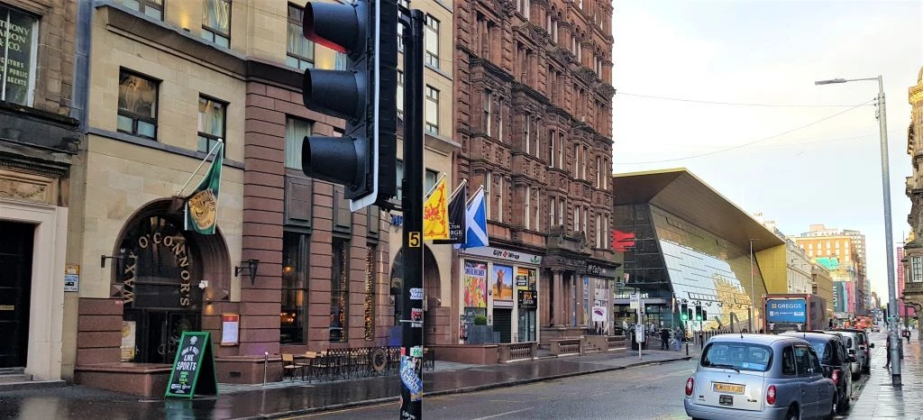 Walking to Queens Street station from Glasgow Central