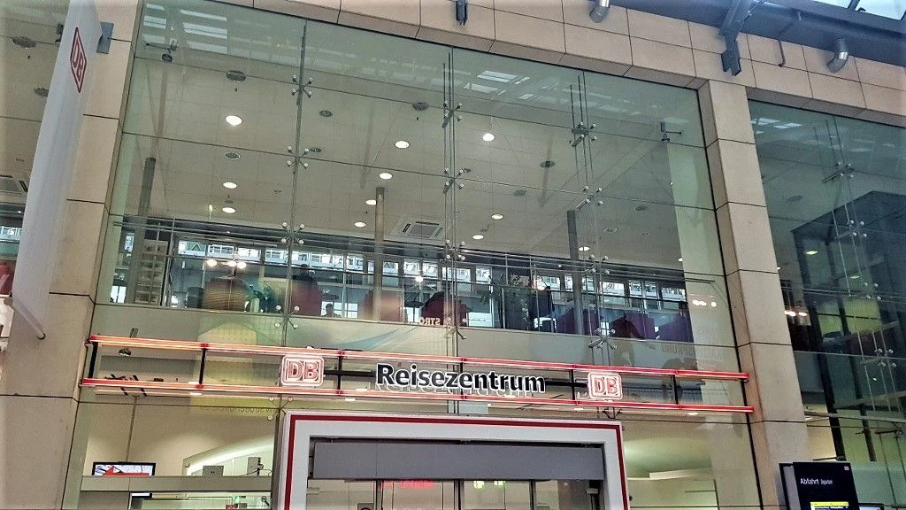 Using the Reisezentrum travel desk at Koln Hbf