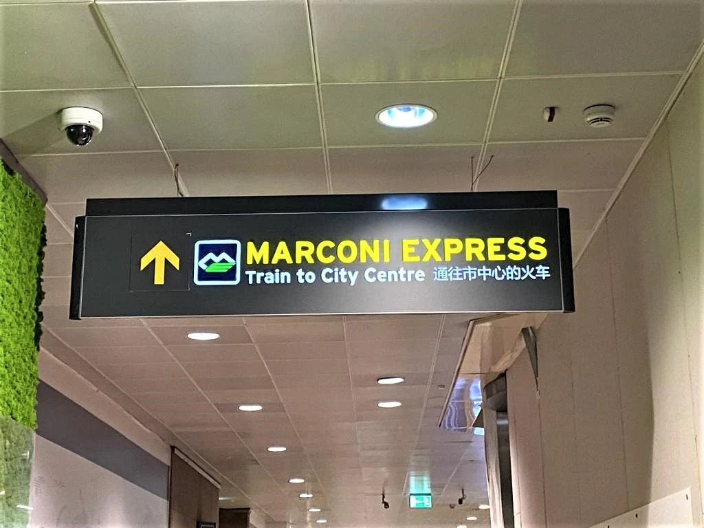 In theory the Marconi Express provides a convenient link between the airport and rail station in Bologna