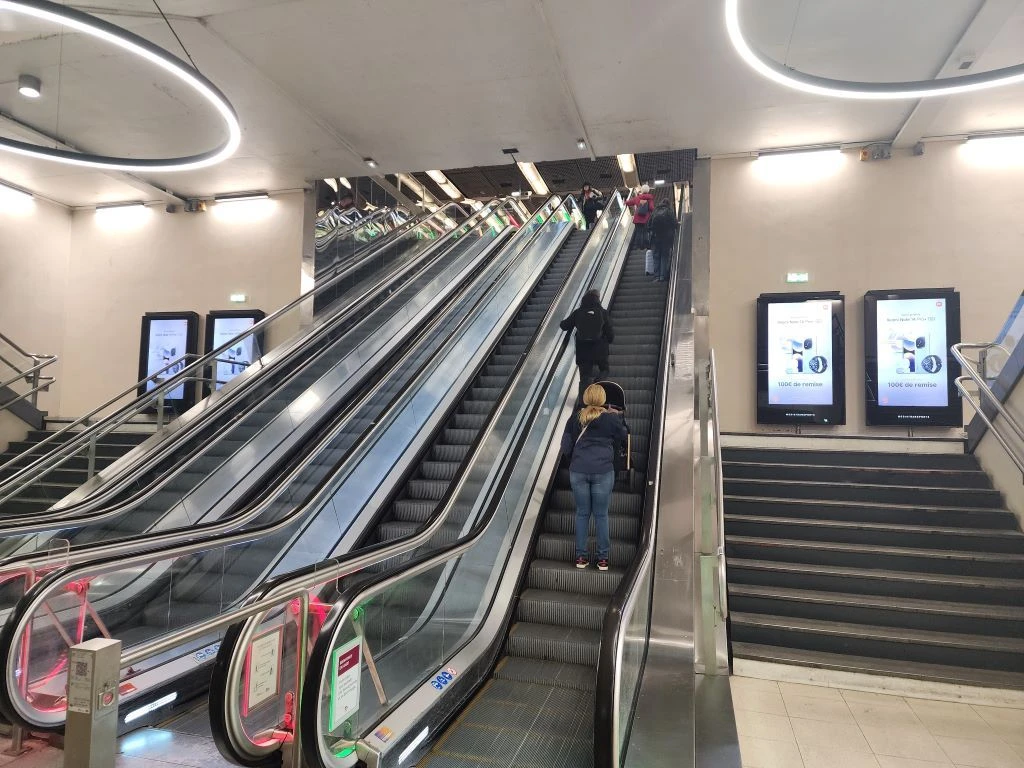 Ascending up into Hall 3 from the RER station at the Gare De Lyon