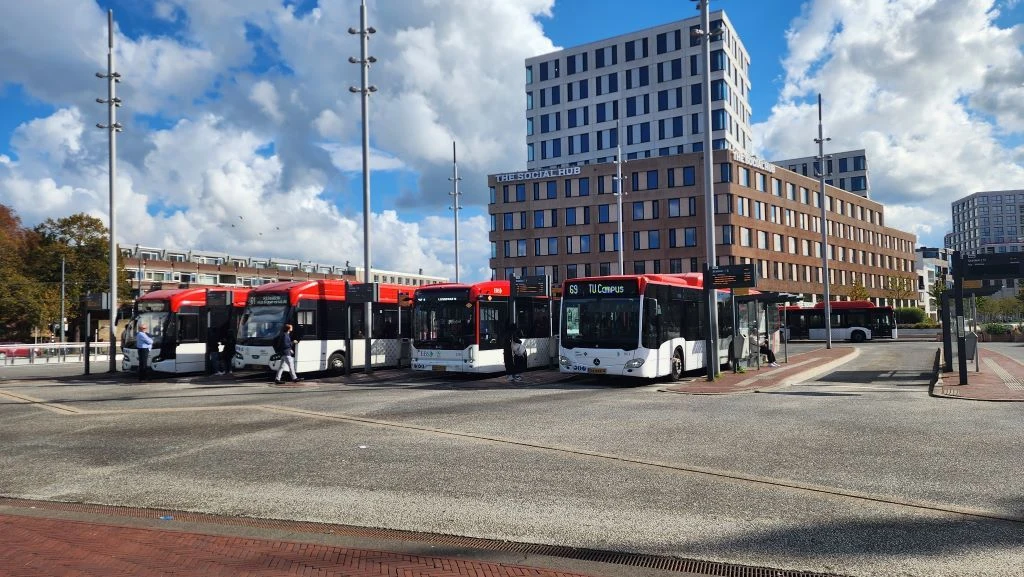 taking a bus from Delft rail station